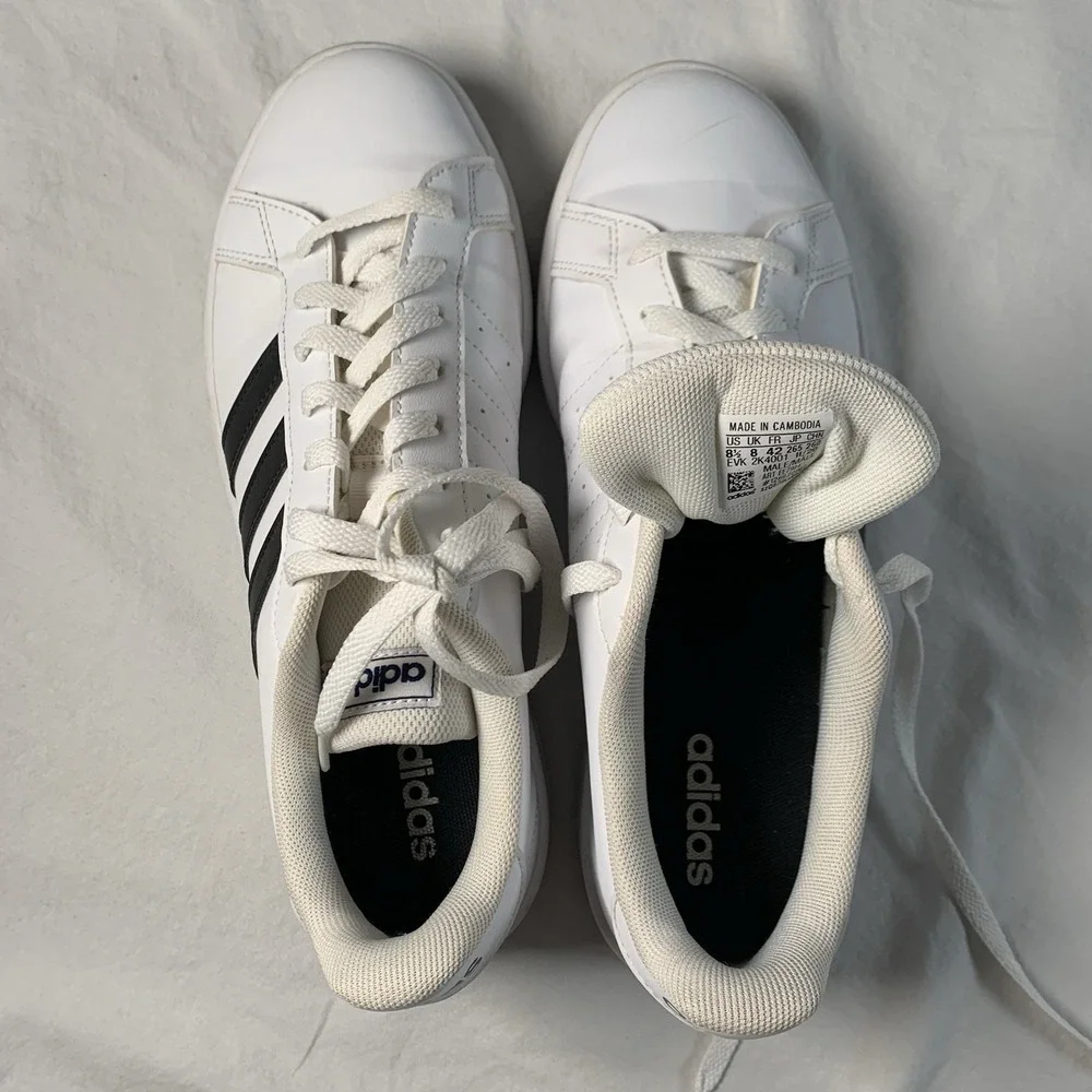 ADIDAS Mens Size 8.5 GRAND COURT BASE Tennis Shoes Sneakers Style‎ EE7904 EUC